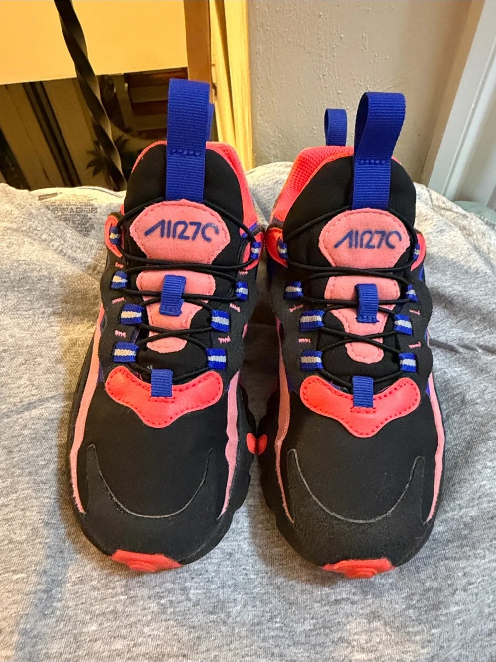Nike Air 70 in little Girls size 1Y excellent condition